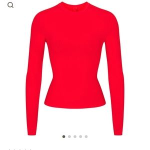 Skims long sleeve T shirt in the color ruby size small
